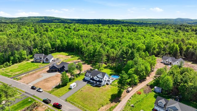 18 Woodland Ln, Belchertown, MA 01007