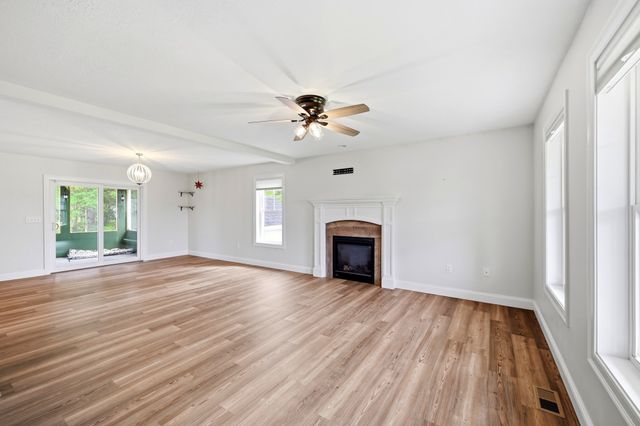 18 Woodland Ln, Belchertown, MA 01007