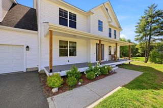 18 Woodland Ln, Belchertown, MA 01007