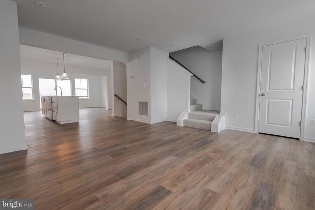 25 NYMPH RD, Inwood, WV 25428