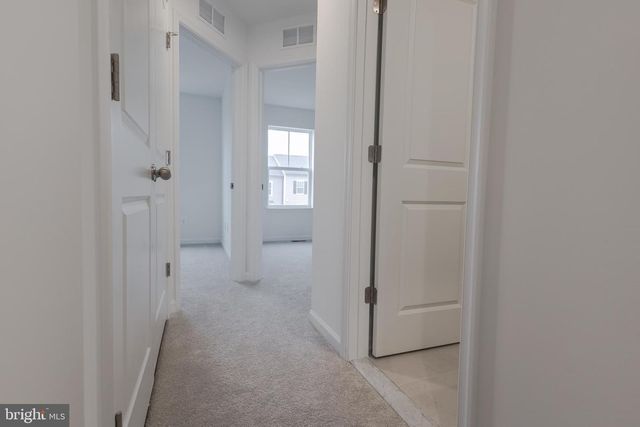 25 NYMPH RD, Inwood, WV 25428