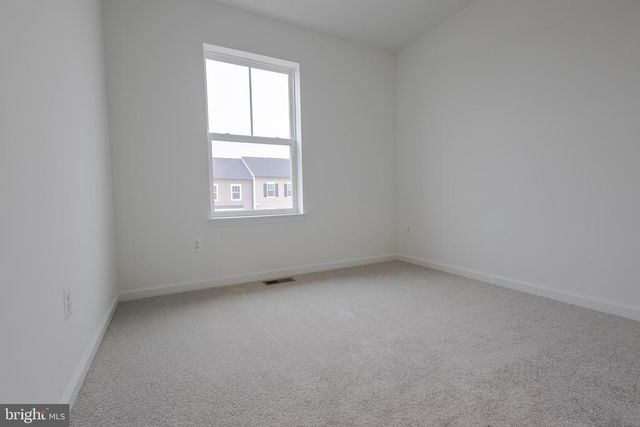 25 NYMPH RD, Inwood, WV 25428