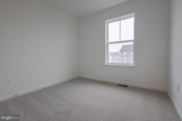 25 NYMPH RD, Inwood, WV 25428