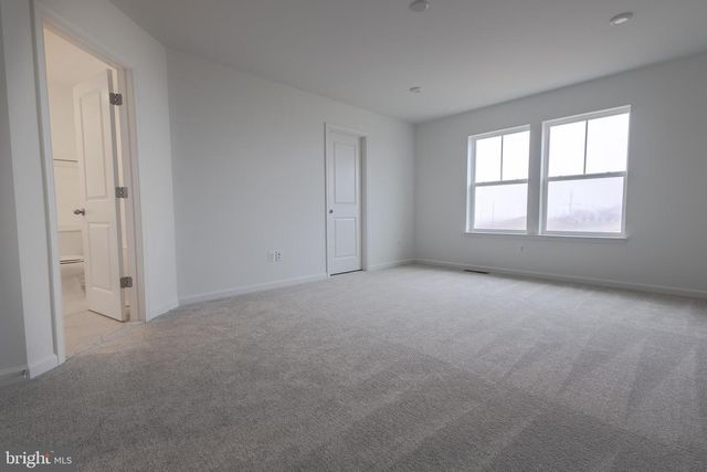 25 NYMPH RD, Inwood, WV 25428