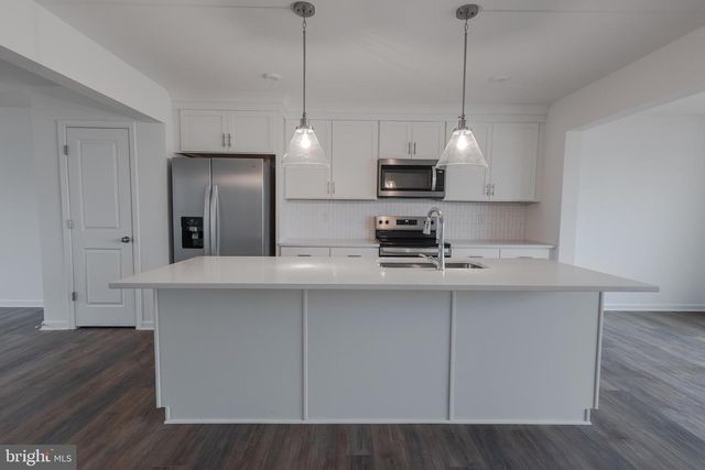 25 NYMPH RD, Inwood, WV 25428