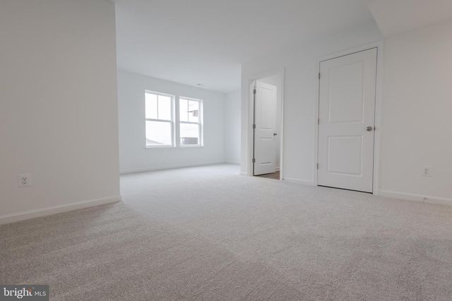 25 NYMPH RD, Inwood, WV 25428