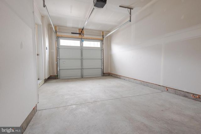 25 NYMPH RD, Inwood, WV 25428