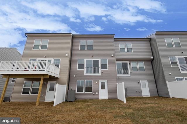 25 NYMPH RD, Inwood, WV 25428