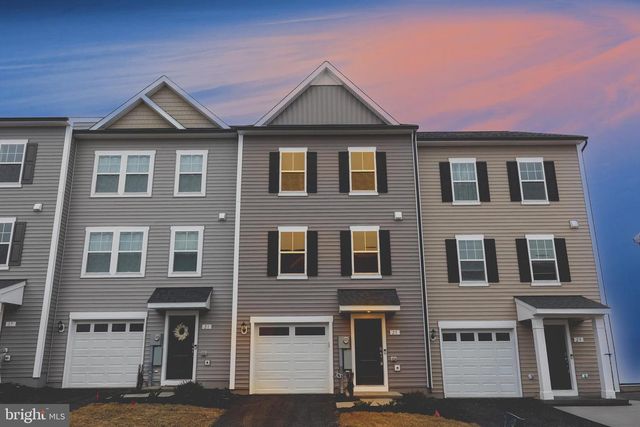 25 NYMPH RD, Inwood, WV 25428