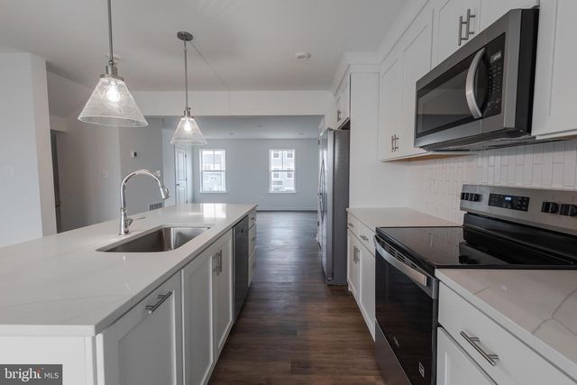 25 NYMPH RD, Inwood, WV 25428