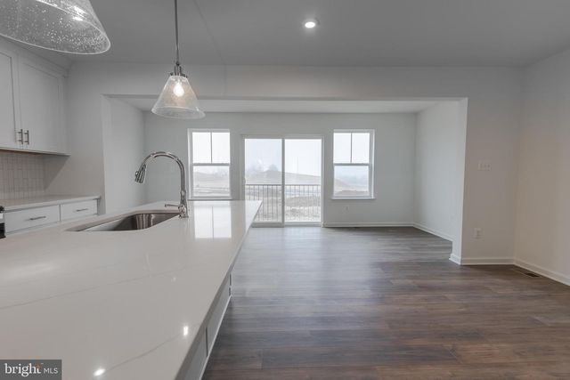 25 NYMPH RD, Inwood, WV 25428