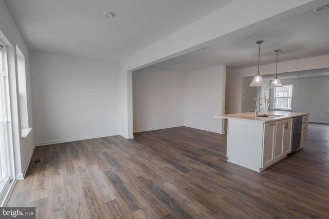 25 NYMPH RD, Inwood, WV 25428