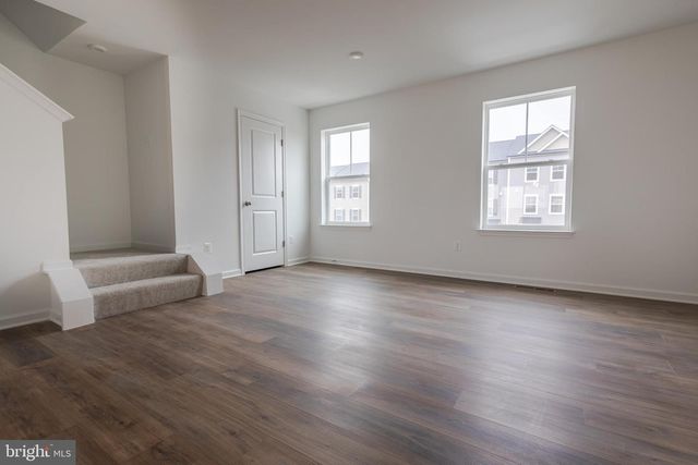 25 NYMPH RD, Inwood, WV 25428