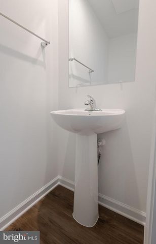 25 NYMPH RD, Inwood, WV 25428