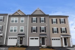 25 NYMPH RD, Inwood, WV 25428