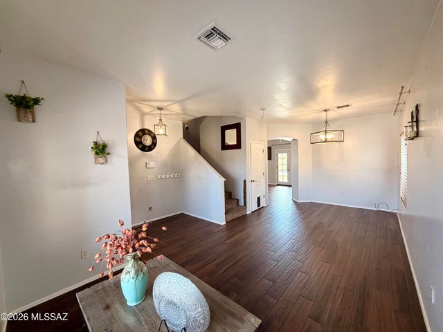 8025 W Sunfire Drive, Tucson, AZ 85743