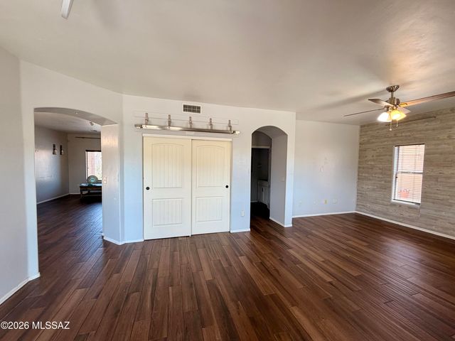8025 W Sunfire Drive, Tucson, AZ 85743