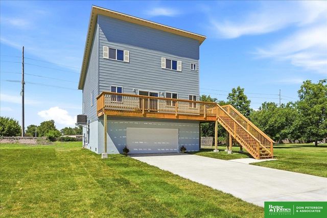 506 Hidden Meadows Drive, Fremont, NE 68025