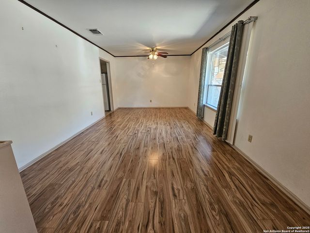 5522 Newcome Dr, San Antonio, TX 78240