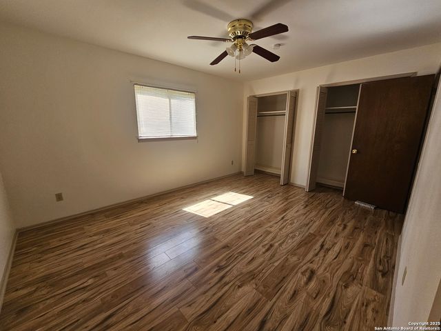 5522 Newcome Dr, San Antonio, TX 78240