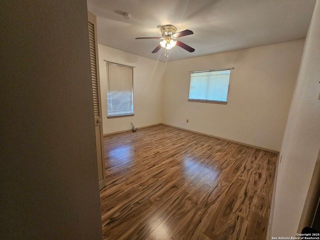 5522 Newcome Dr, San Antonio, TX 78240