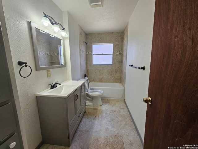 5522 Newcome Dr, San Antonio, TX 78240