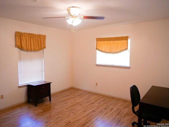 5522 Newcome Dr, San Antonio, TX 78240