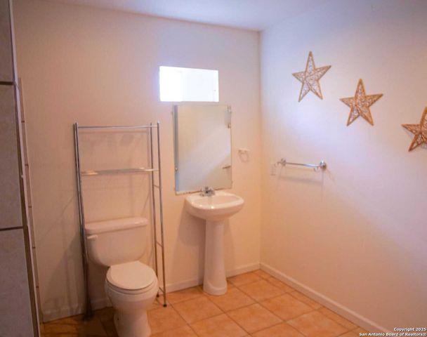 5522 Newcome Dr, San Antonio, TX 78240