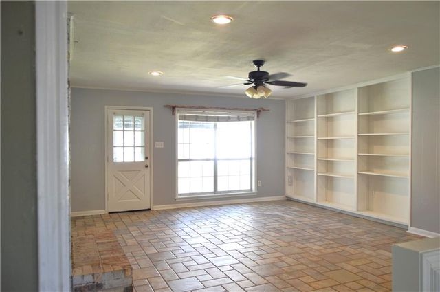 128 SPRING CREEK Drive, Pineville, LA 71360