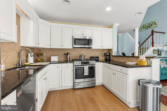 217 LOOKOUT PL, Wayne, PA 19087