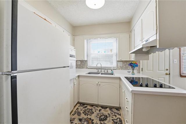 4411 Sterling Avenue, Kansas City, MO 64133