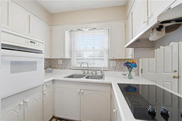 4411 Sterling Avenue, Kansas City, MO 64133