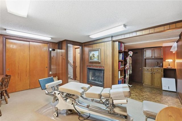 4411 Sterling Avenue, Kansas City, MO 64133