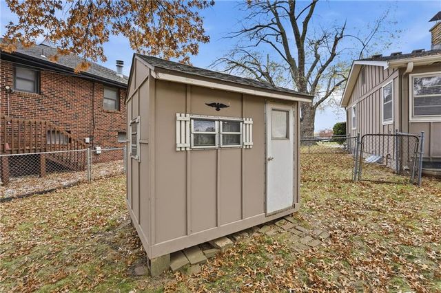 4411 Sterling Avenue, Kansas City, MO 64133