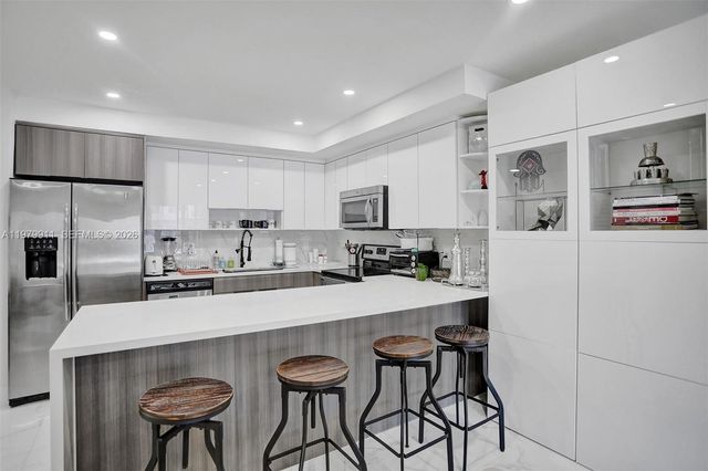 3648 NE 167th St 27, North Miami Beach, FL 33160