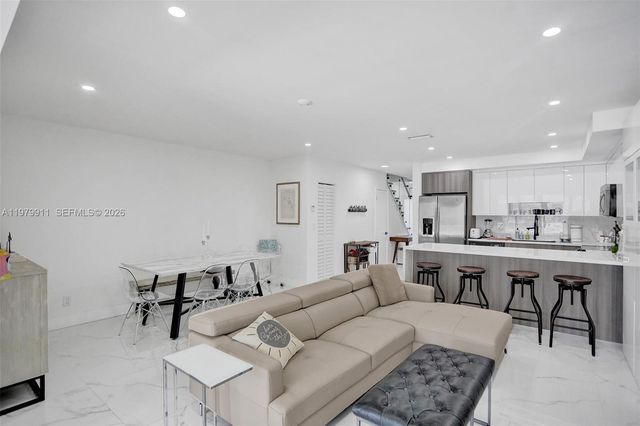 3648 NE 167th St 27, North Miami Beach, FL 33160