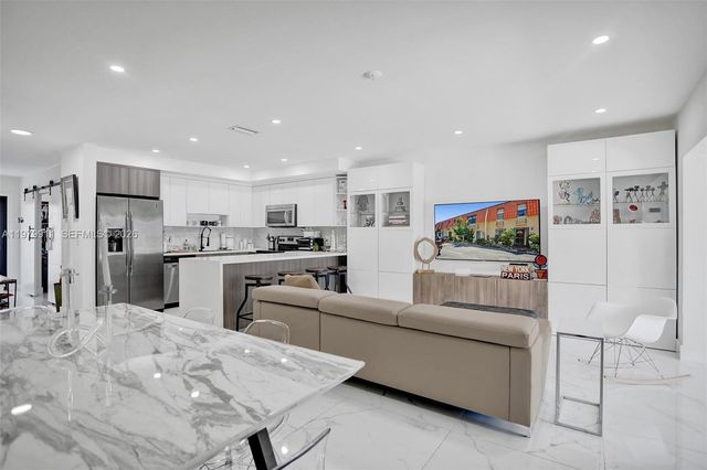 3648 NE 167th St 27, North Miami Beach, FL 33160