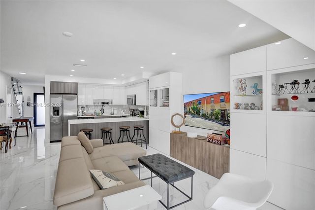 3648 NE 167th St 27, North Miami Beach, FL 33160