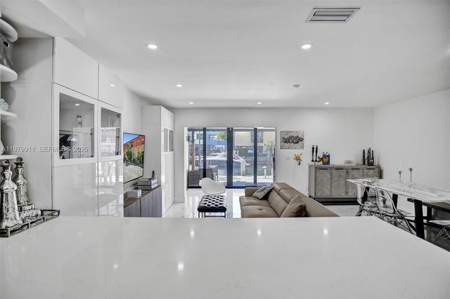 3648 NE 167th St 27, North Miami Beach, FL 33160