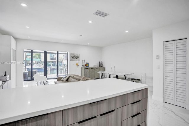 3648 NE 167th St 27, North Miami Beach, FL 33160