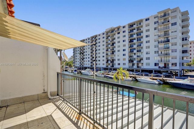 3648 NE 167th St 27, North Miami Beach, FL 33160