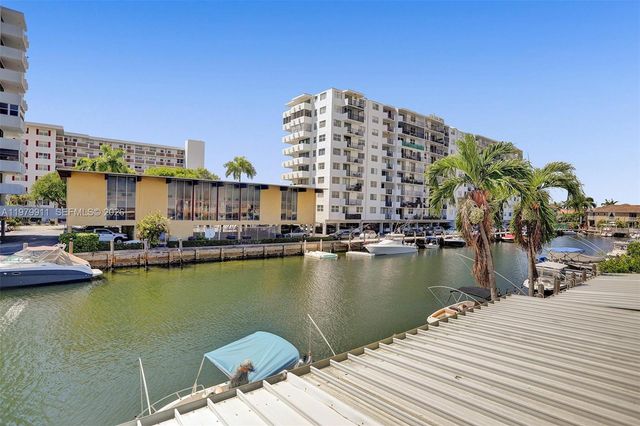 3648 NE 167th St 27, North Miami Beach, FL 33160