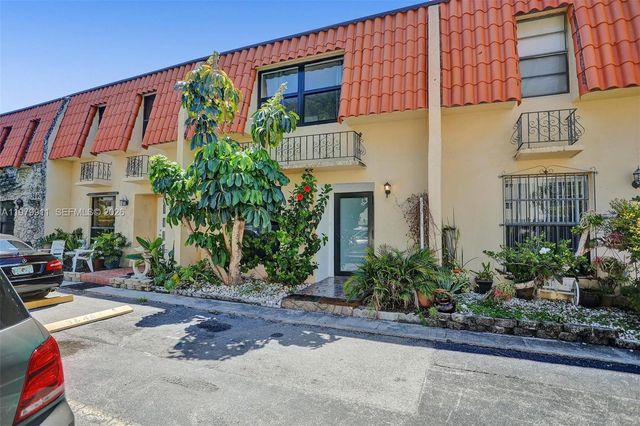 3648 NE 167th St 27, North Miami Beach, FL 33160