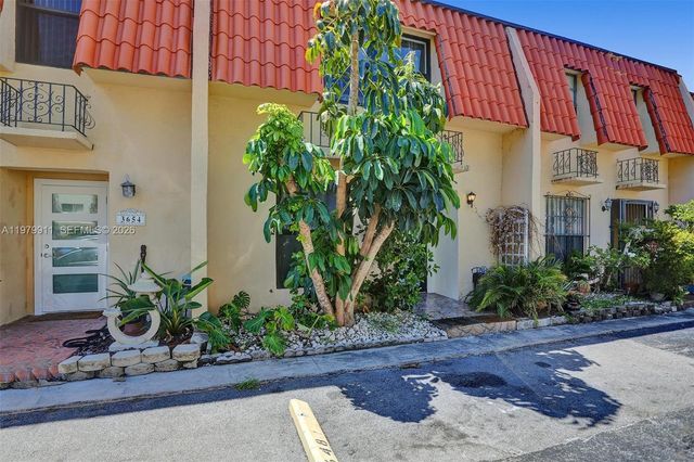 3648 NE 167th St 27, North Miami Beach, FL 33160