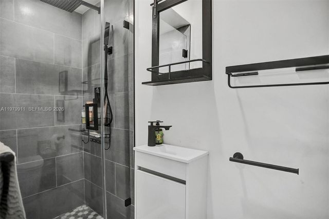 3648 NE 167th St 27, North Miami Beach, FL 33160