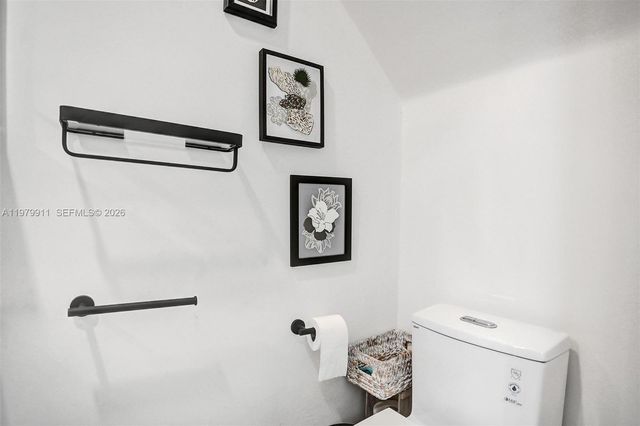 3648 NE 167th St 27, North Miami Beach, FL 33160