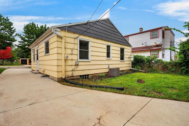 3618 N 94th STREET, Milwaukee, WI 53222