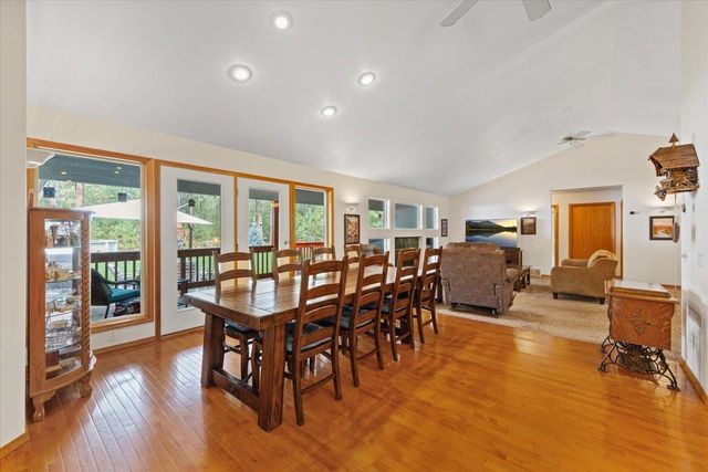 26809 N Perry Rd, Chattaroy, WA 99003