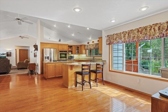 26809 N Perry Rd, Chattaroy, WA 99003