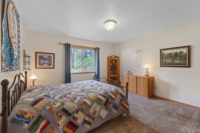 26809 N Perry Rd, Chattaroy, WA 99003